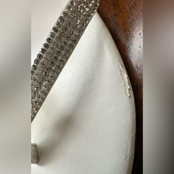 White Rhinestone Sandals Size 7 Glam Flip Flops Summer Party Shoes. - Picture 6 of 7